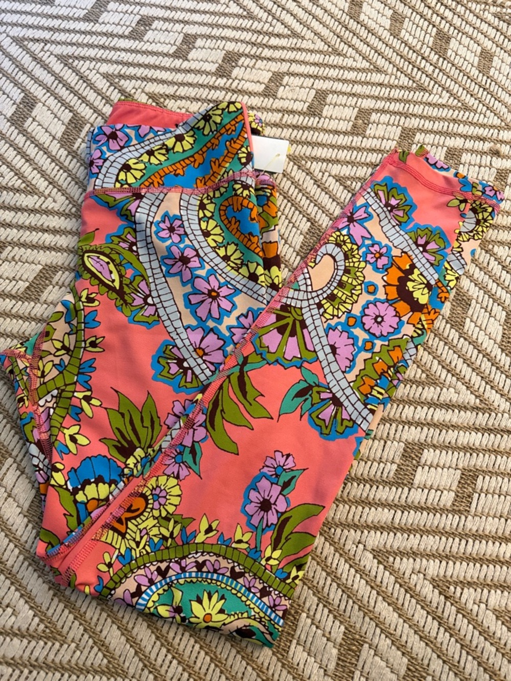 Aeropostale Live Love Dream floral/paisley leggings size medium
